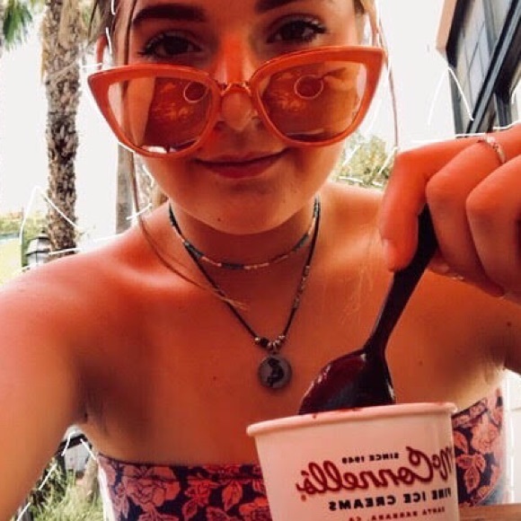 Meet your Posher, Abby - Picture 3 of 4